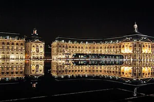 Place de la Bourse: Bordeaux&rsquo;s Golden Stage of Water and Stone