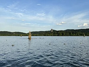 West Lake: China&rsquo;s Timeless Masterpiece of Water, Poetry, and Calm