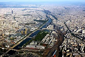 Seine River: Paris&rsquo;s Winding Heartbeat of History and Romance